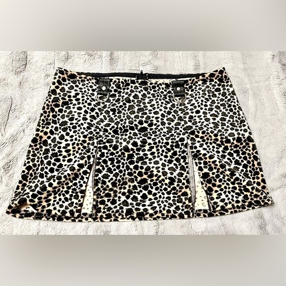 Vintage Y2K Lip Service Leopard Mini Skirt with Front Slits & D Rings SZ Medium - Picture 4 of 10